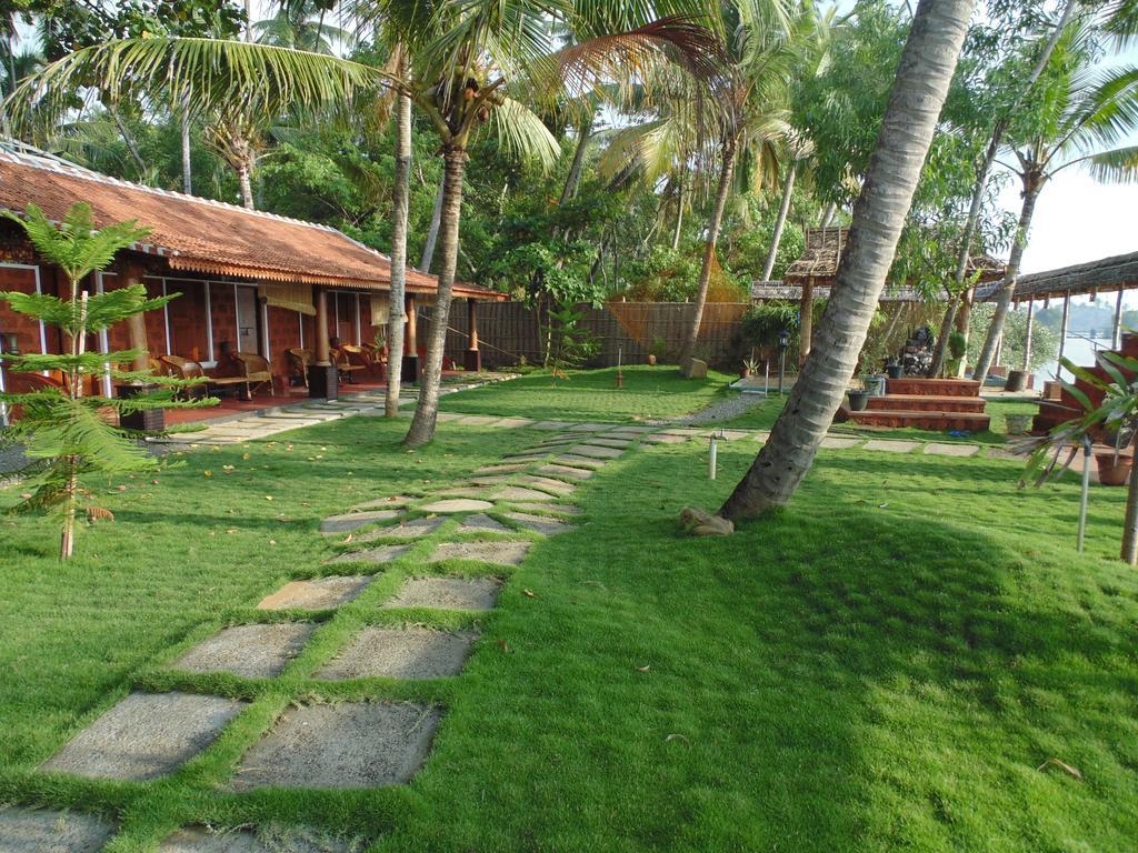 Ambadis Villas Kodungallur Exterior photo