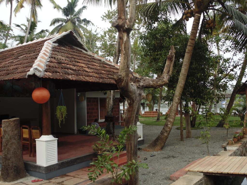 Ambadis Villas Kodungallur Exterior photo