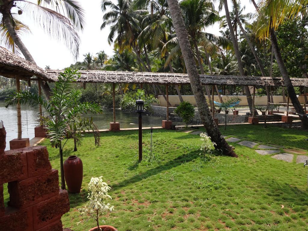 Ambadis Villas Kodungallur Exterior photo