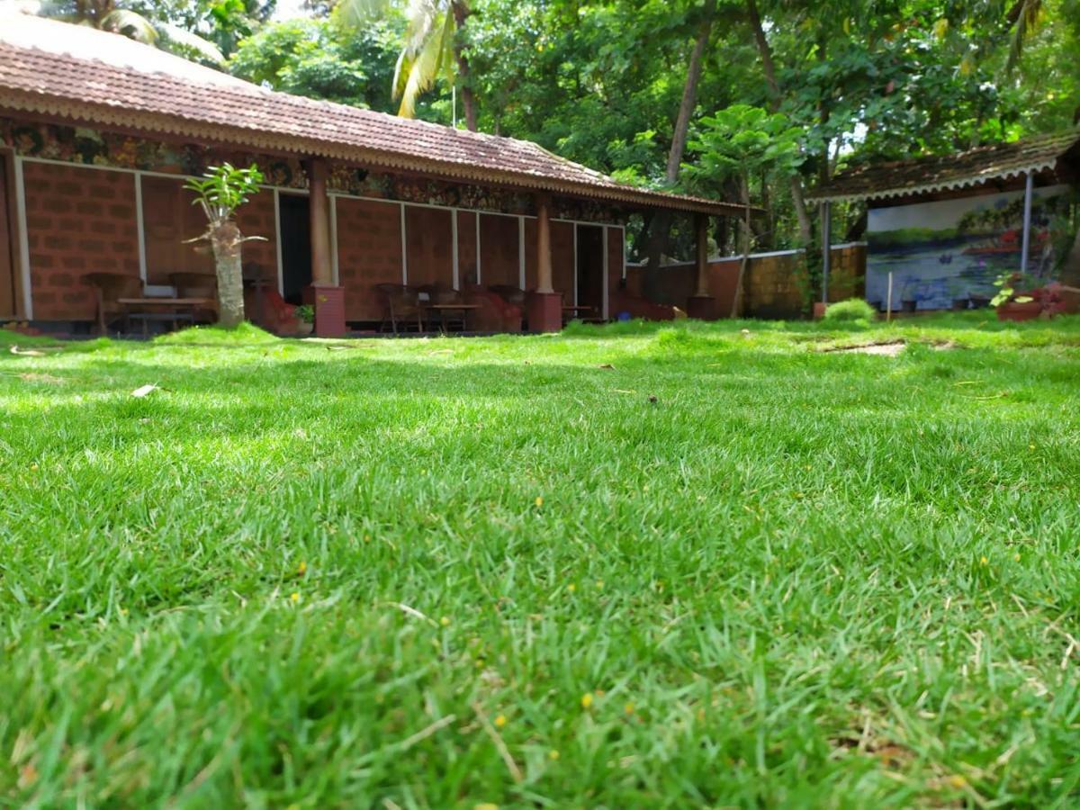 Ambadis Villas Kodungallur Exterior photo